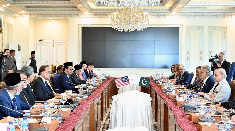 Pakistan, Malaysia Agree to Enhance Cooperation in Aviation, Trade 