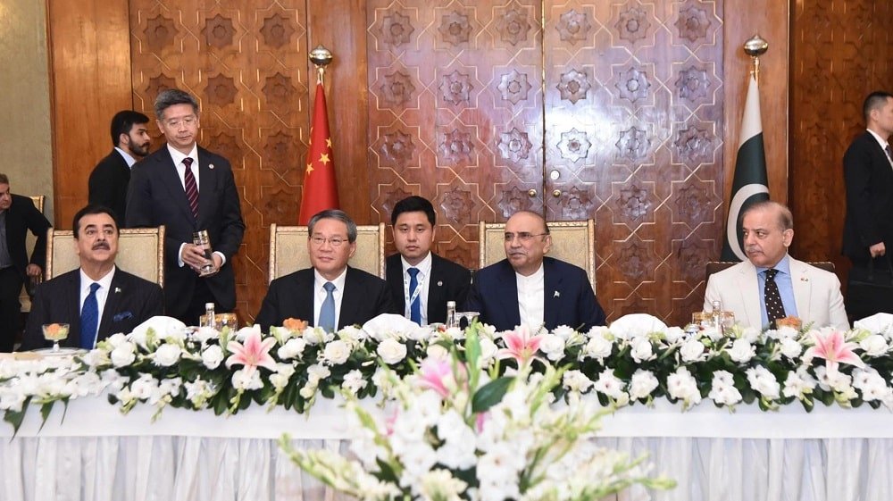 Pakistan, China Resolve to Deepen Strategic Cooperation, Expedite CPEC