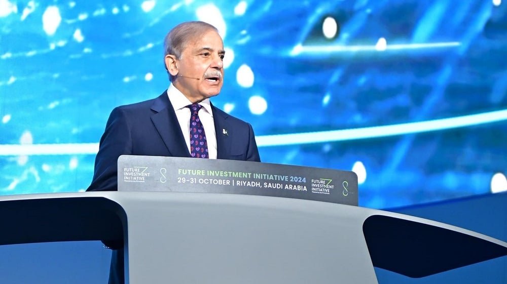 PM Invites Global Investors to Invest in Pakistan’s Future at Riyadh Summit