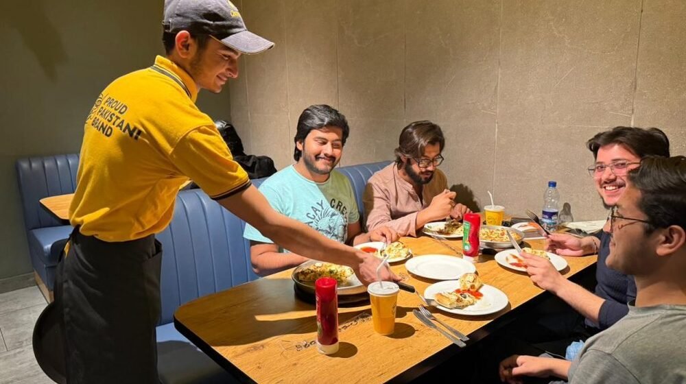 Hotels and Restaurants Now Have More Employees Than Govt Offices in Pakistan