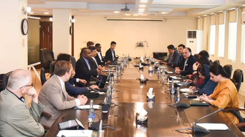 JP Morgan, Investors Express Keen Interest in Pakistan’s Renewable, IT, Financial Sectors