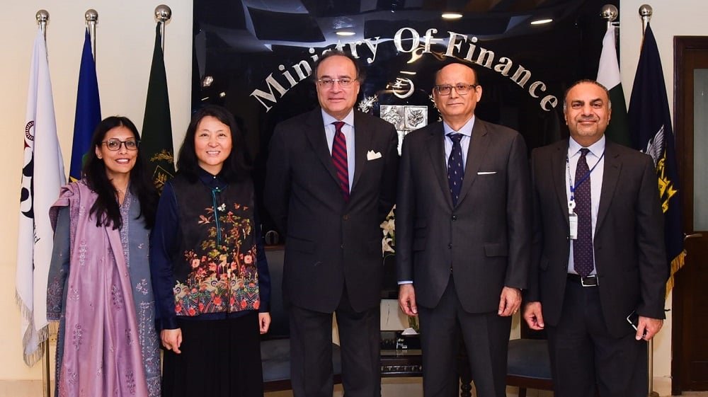 ADB Delegation Briefs Minister on Projects Planned for Pakistan 