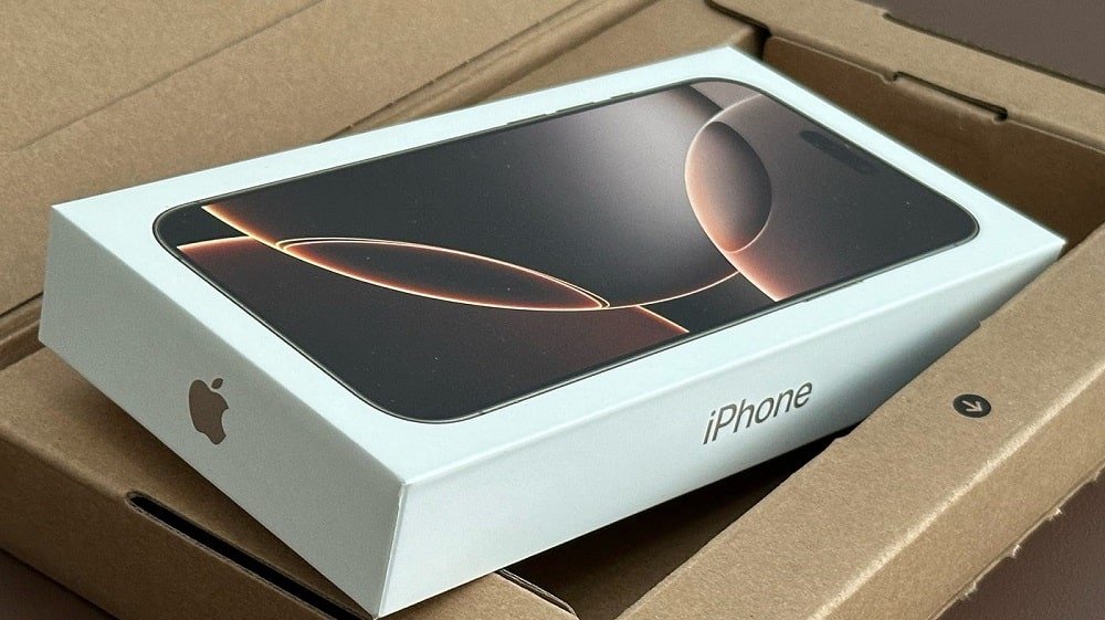 Pakistan Customs Allegedly Takes Action Against Local for iPhone Smuggling, Ignores Foreign Smuggler