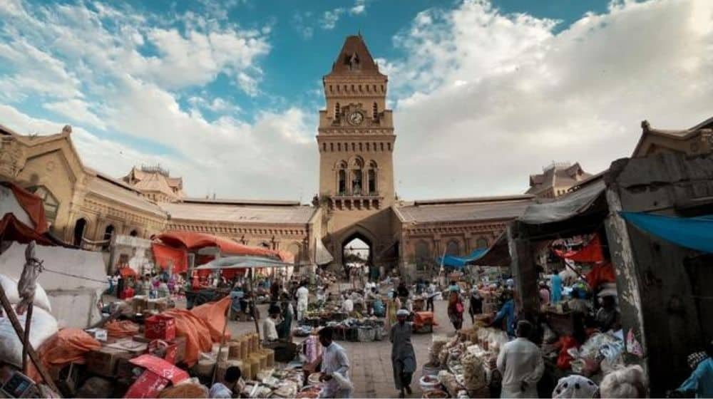 Only 1 in 5 Pakistanis Believe Country is Headed in Right Direction: Survey