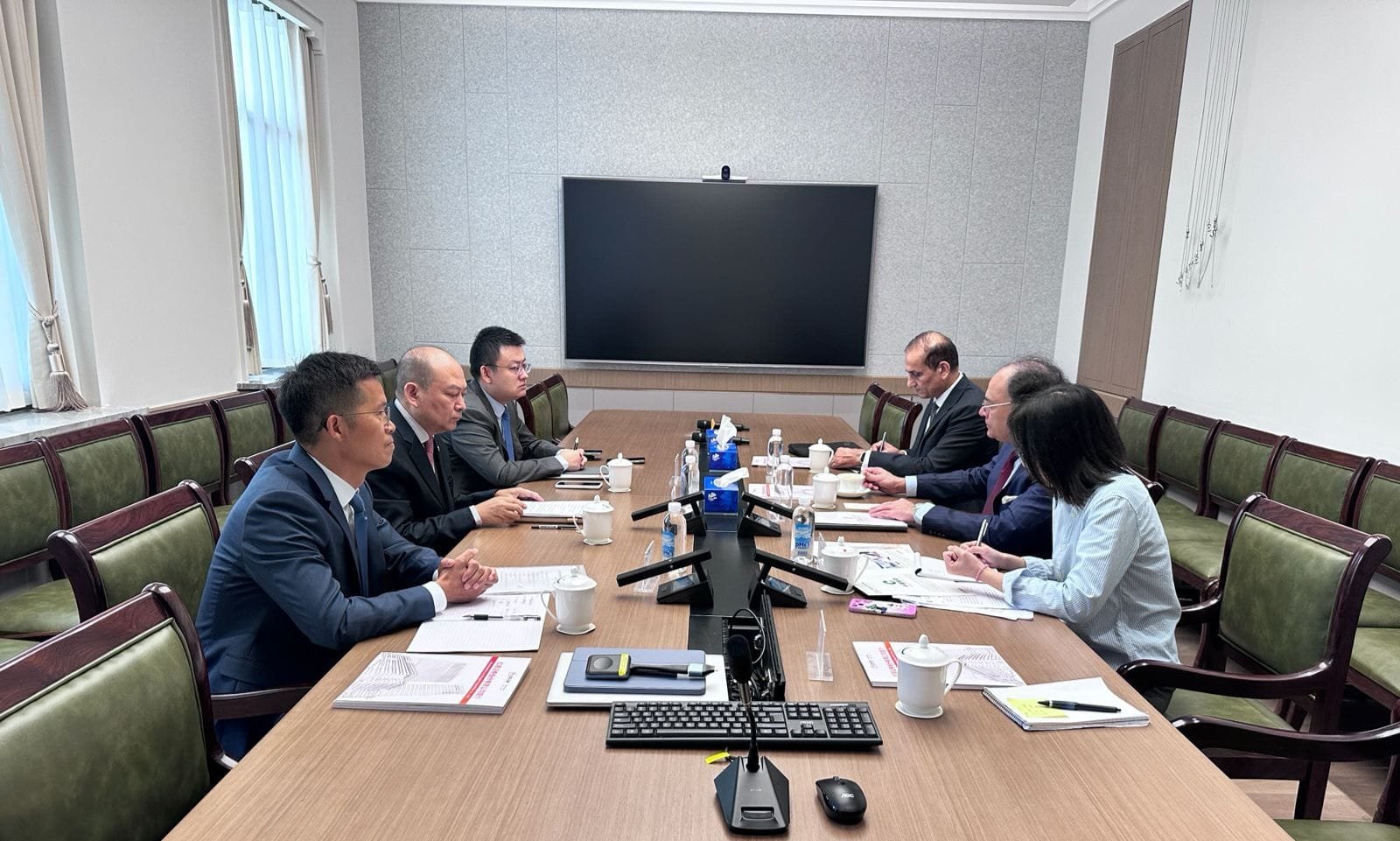 Pakistan Eyes Deeper Capital Market Ties With China: Finance Minister