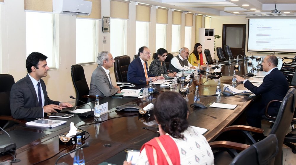 Aurangzeb Meets PKIC Leadership to Discuss Future Plans in Pakistan