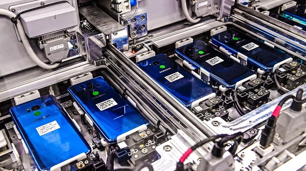 Local Mobile Phone Manufacturing Drops 46% in August 2025