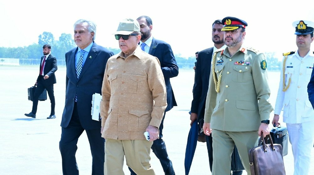 PM Shehbaz Goes to UAE For A Day Seeking Investment Updates