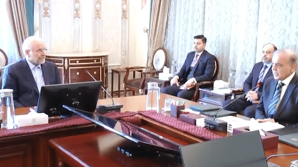 Pakistan Offers Higher Economic Cooperation to Iran in Key Meeting