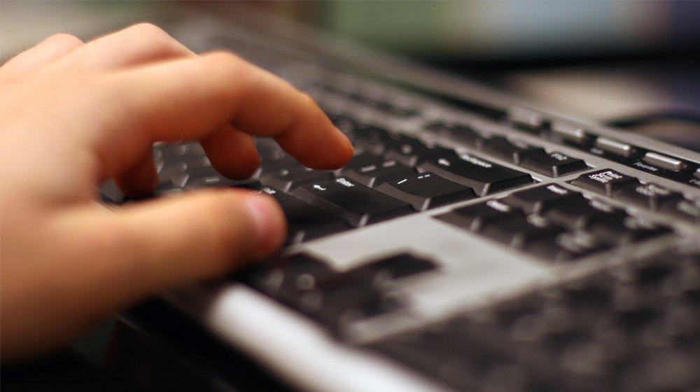 Lawmakers Propose Mandatory Registration for Online Businesses